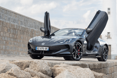 MG Cyberster : 510 chevaux, des portes papillon et une fiche technique folle
