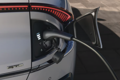 Voiture électrique d’occasion : le bon choix… ou la grosse erreur en 2026