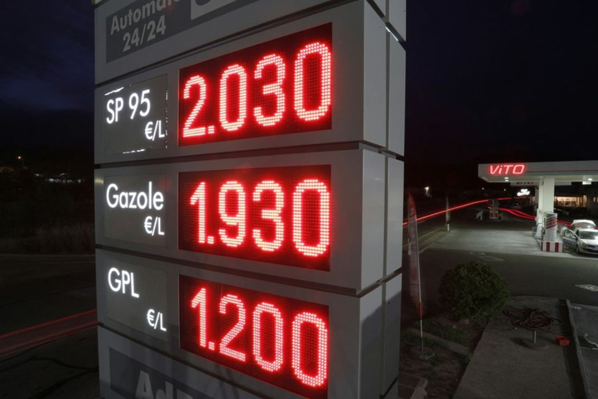 Panneau indiquant le prix de l'essence.