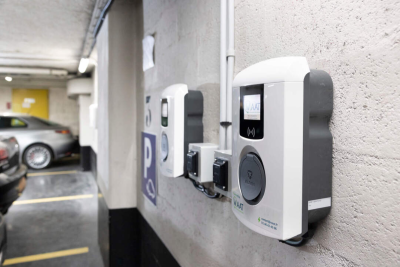 Copropriétaires : saisissez l’opportunité des aides renforcées pour bornes électriques !